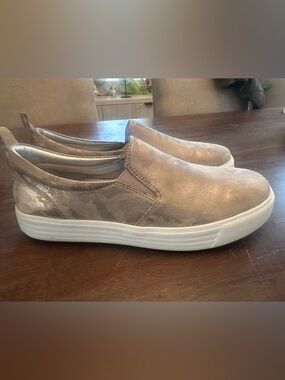 Women’s Earth Rosewood Clove Slip-On Sneakers Camo Size 9